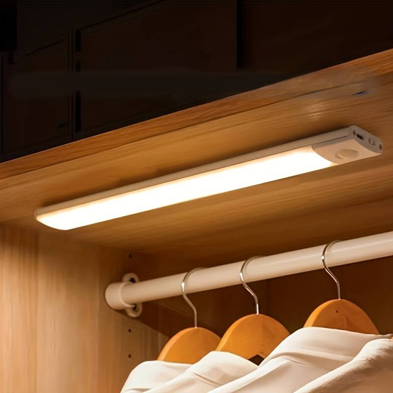 Trådløs genopladelig LED-lysbjælke med bevægelsessensor og dæmpning til indendørs skabs- og garderobebelysning